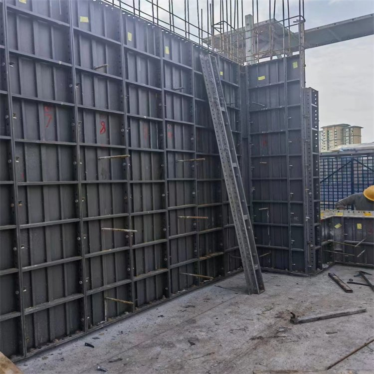 High-strength alloy formwork